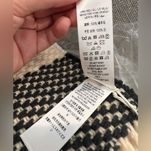 NEW $1,050 Burberry Jumbo Check Textured Wool Scarf - Picture 5 of 14